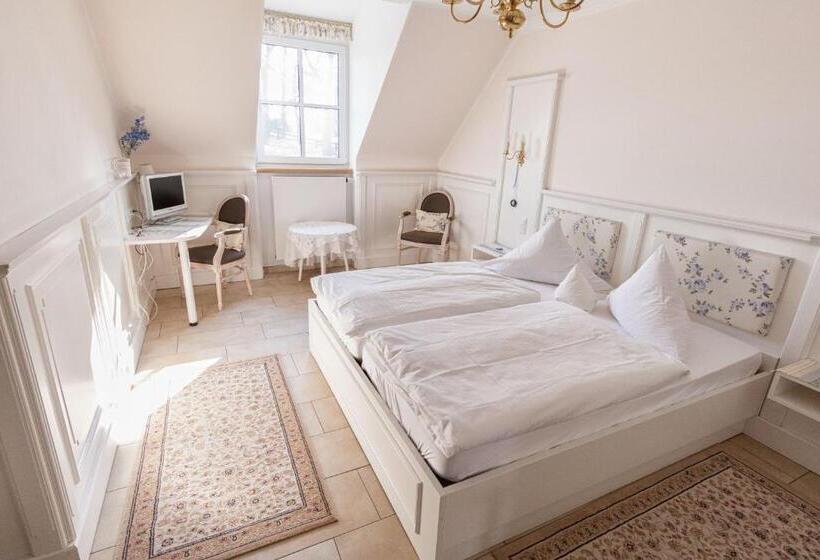Четырехместный Номер Стандарт, Furstenberger Hof