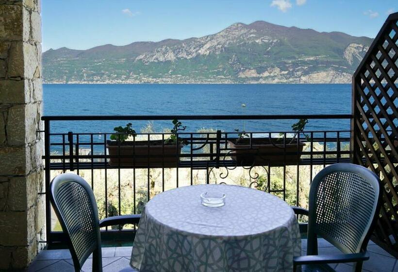 Quarto Deluxe Vista Lago, Veronesi