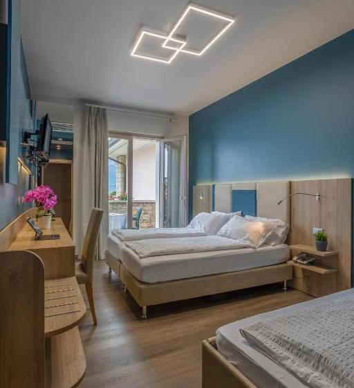 Quarto Triplo Superior, Veronesi