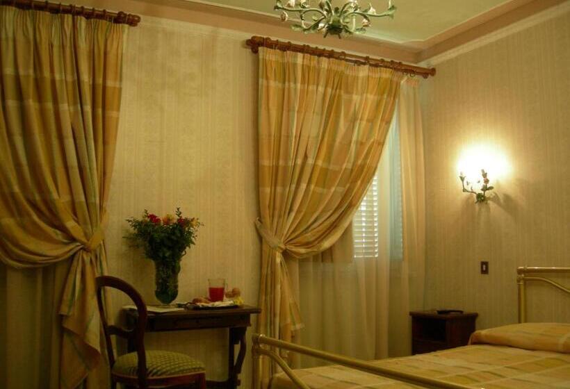 Quarto Triplo Estandar, Villa San Donino