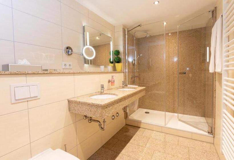Трехместный Номер Комфорт, Wander Und Aktiv Hotel Rösslwirt