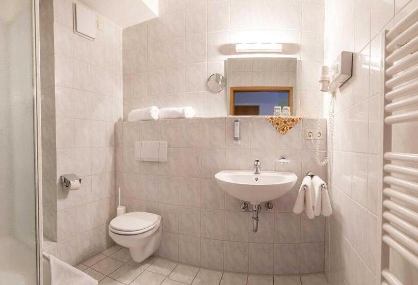 Номер Стандарт, Ahornhof