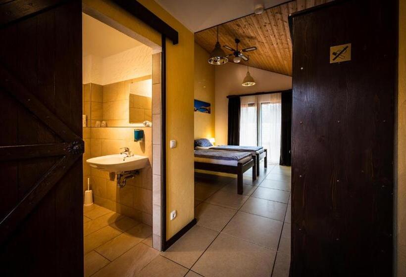 Номер Стандарт, Roadcamp   American Motel & Sportsbar