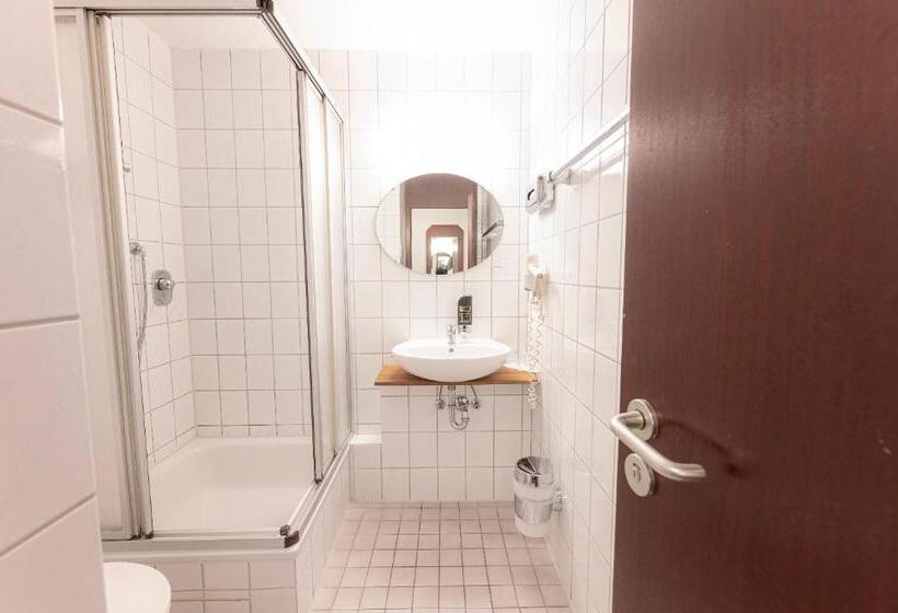 Номер Стандарт Трехместный, Astoria Am Urachplatz