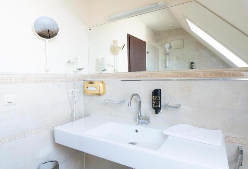 Апартаменты 1 Спальня, Astoria Am Urachplatz