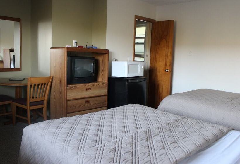 Номер Стандарт 2 Двуспальные Кровати, Berkshire Travel Lodge