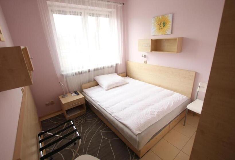Номер Economy Индивидуальный, Standard Delegacyjny Bed & Breakfast