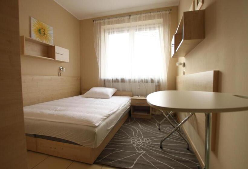 Номер Economy Индивидуальный, Standard Delegacyjny Bed & Breakfast