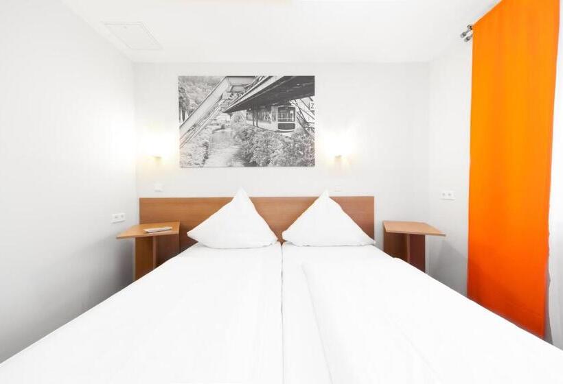 Номер Комфорт, Mcdreams Hotel Wuppertal City