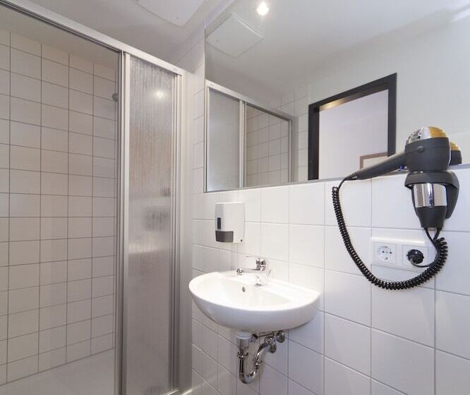 Номер Комфорт, Mcdreams Hotel Wuppertal City