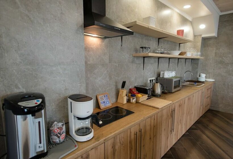 تختخواب در اتاق مشترک, Atlas   Hostel