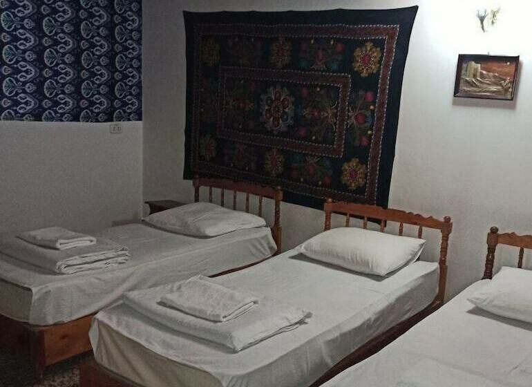 اتاق استاندارد سه نفره, Mekhtar Ambar  Caravan Sarai Xix