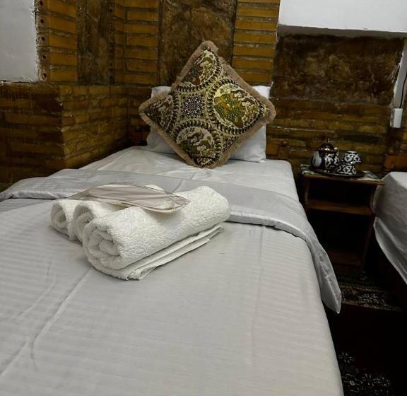 اتاق استاندارد, Mekhtar Ambar  Caravan Sarai Xix