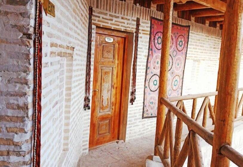 اتاق استاندارد سه نفره, Mekhtar Ambar  Caravan Sarai Xix