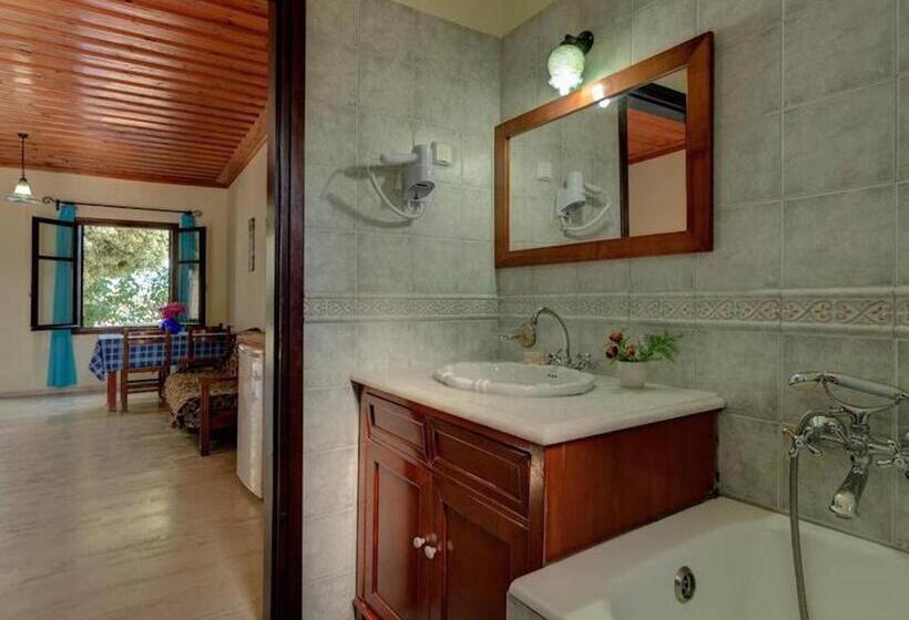 Семейный Номер, 2 Houses And 2 Studios  Small Group