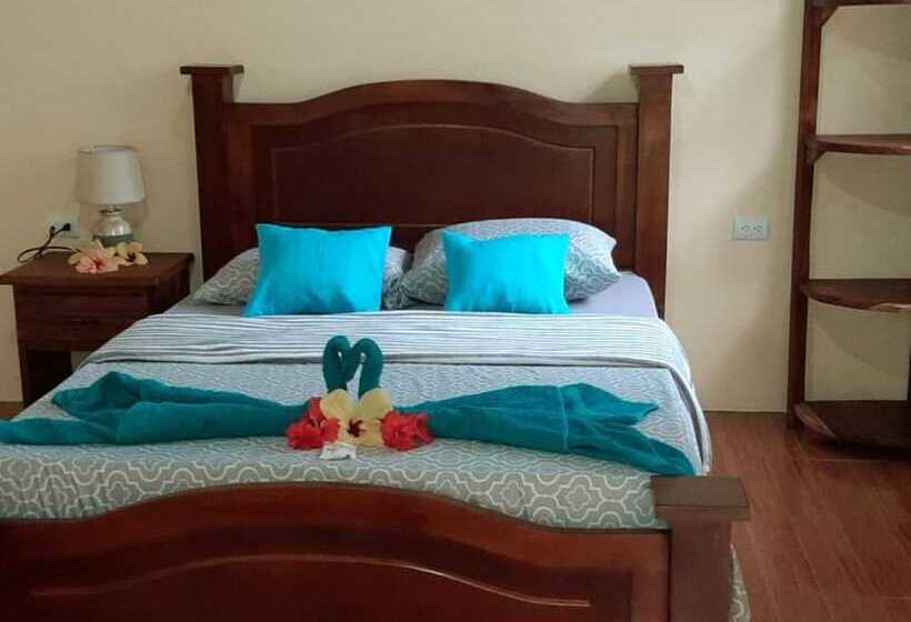 클래식 4인 룸, Garden Of Heliconias Lodge