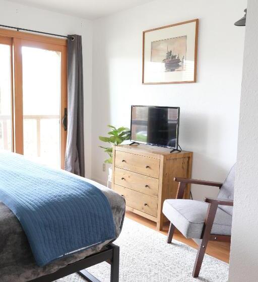 Апартаменты 3 Спальни, The Landmark Inn On Orcas Island