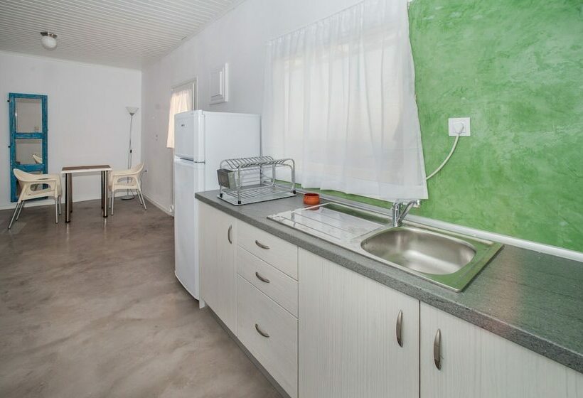 سوییت با چشم‌انداز دریا, Corrado Caldera Apartments