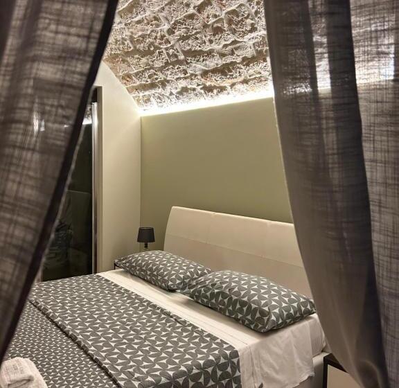 스위트 킹사이즈 침대, Albergo Diffuso Dimora Rossi B&b