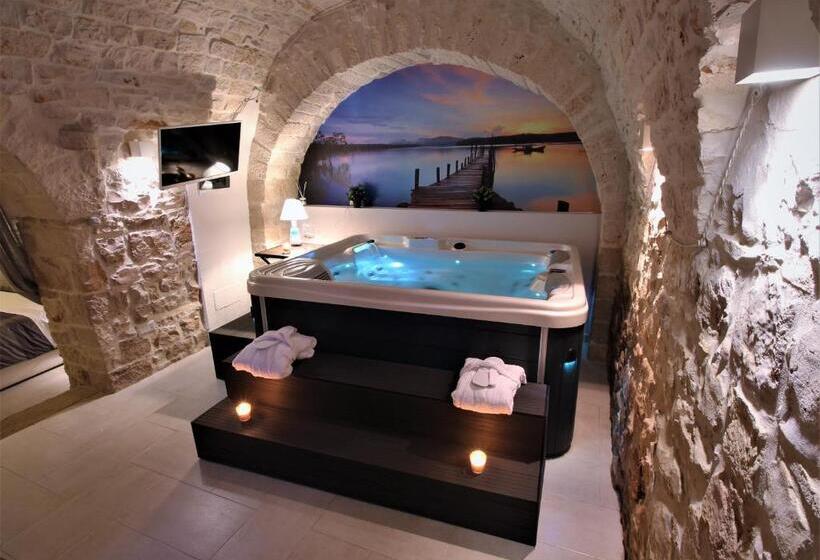 스위트 킹사이즈 침대, Albergo Diffuso Dimora Rossi B&b