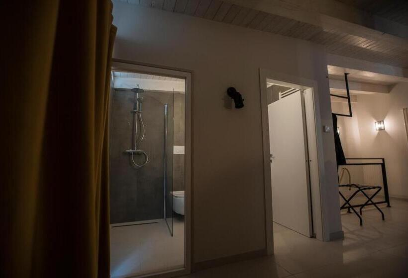스위트, Albergo Diffuso Dimora Rossi B&b