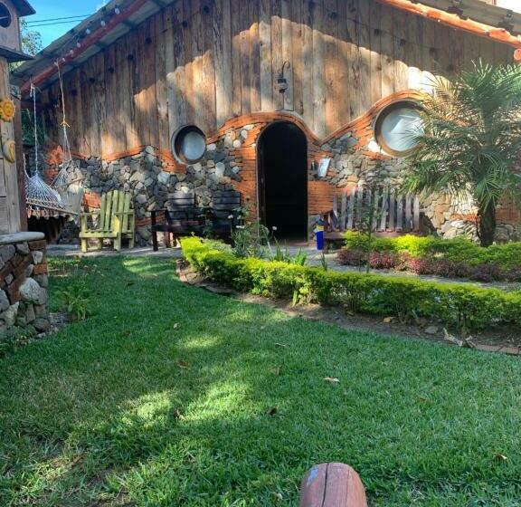 بانگلوی استاندارد, Cabañas De Tzununa
