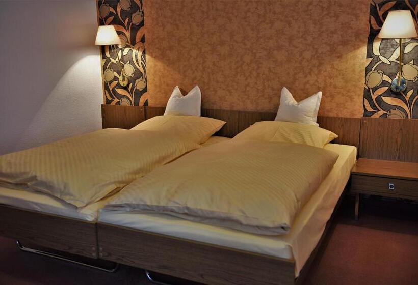 Номер Стандарт Трехместный, Parkhotel Goldlinde