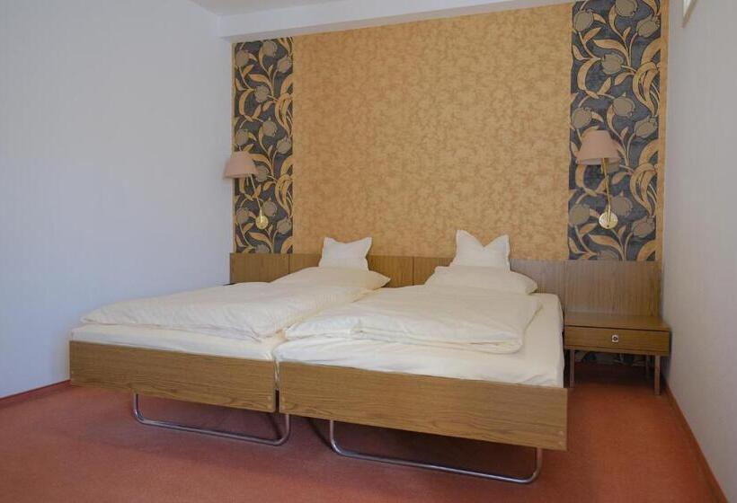 Номер Стандарт Трехместный, Parkhotel Goldlinde
