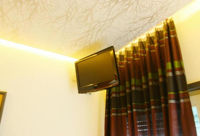 Номер Superior, Am Schloss