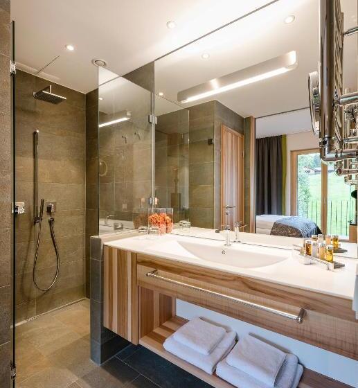 Люкс с гидромассажем, Klosterhof – Alpine Hideaway & Spa