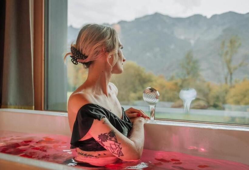 Люкс с гидромассажем, Klosterhof – Alpine Hideaway & Spa