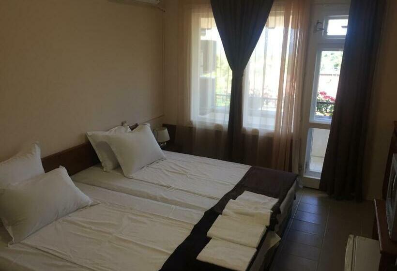Номер Стандарт с Балконом, Guest House ,,emotion