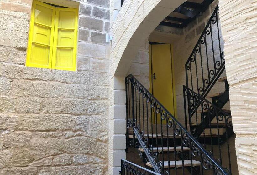اتاق لوکس, The Hidden Gem Boutique