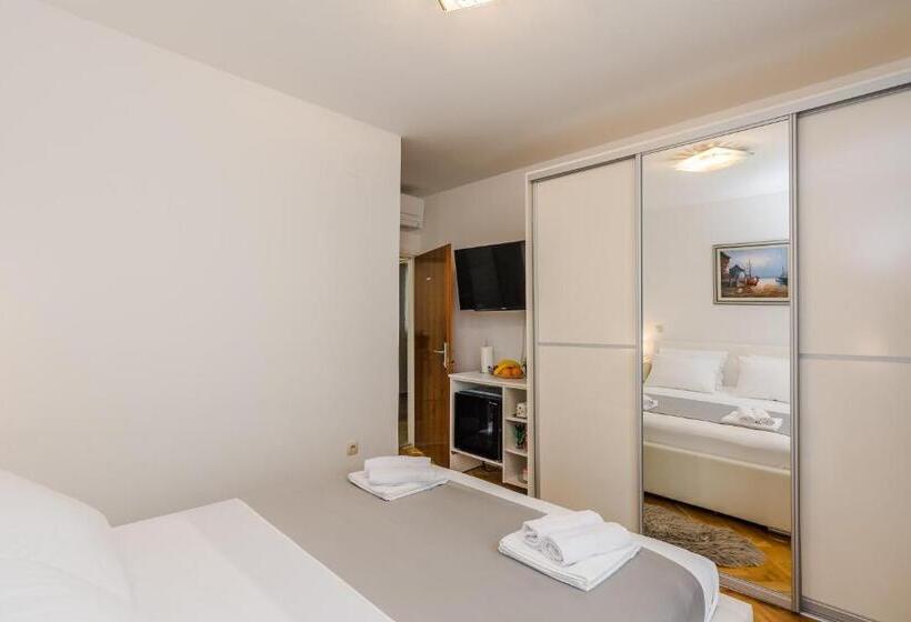 Номер Стандарт, Neva Room With Private Bathroom