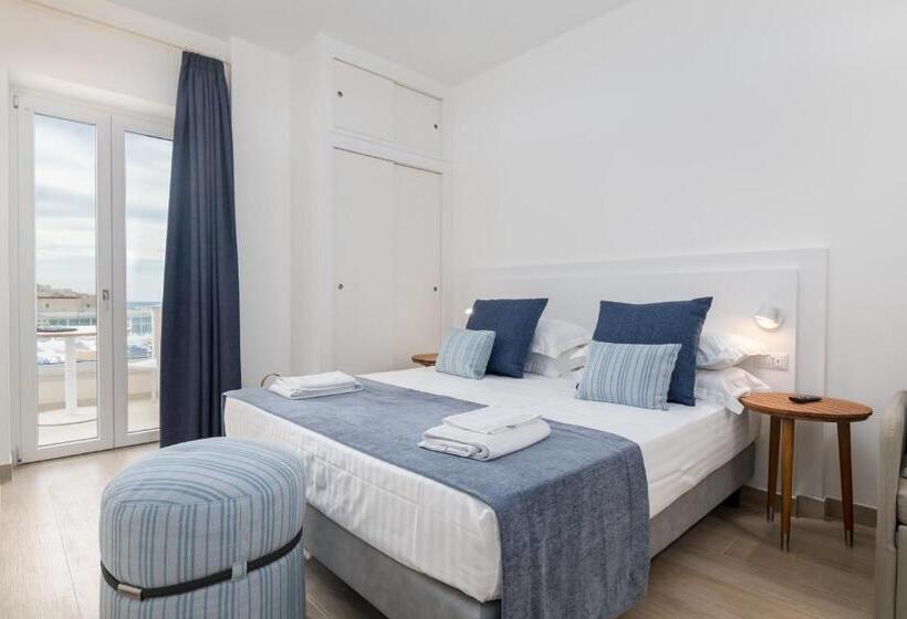 Номер Deluxe Вид на Море с Балконом, Appartamenti Savelletri Via Del Porto