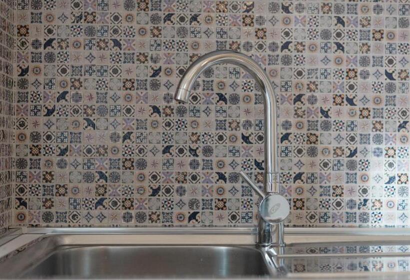 Номер Deluxe Вид на Море с Балконом, Appartamenti Savelletri Via Del Porto