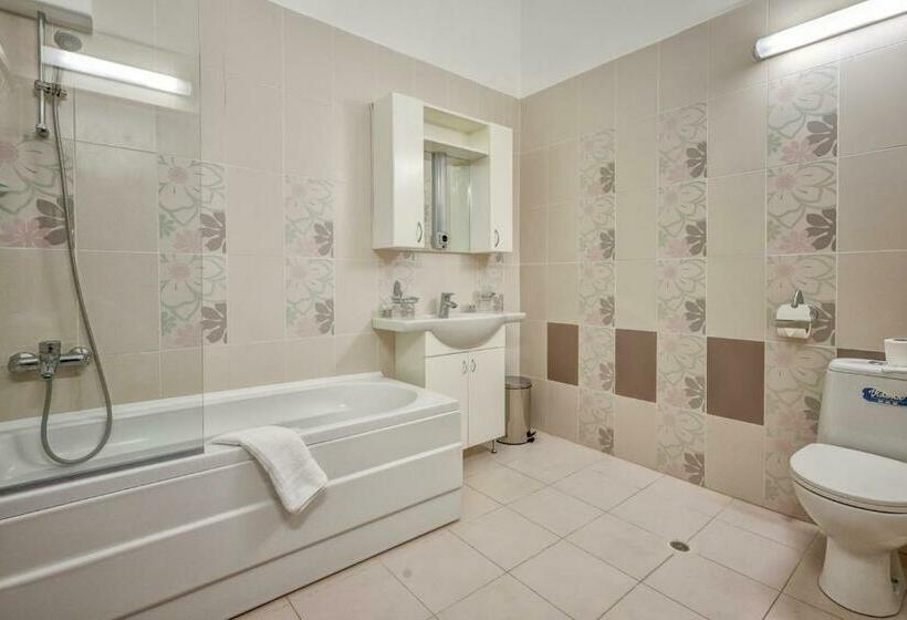 3 Bedroom Apartment Pool View, Continental Apartments