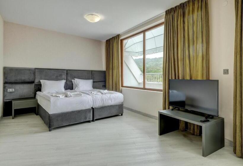 استودیوی سوپریور, Continental Apartments