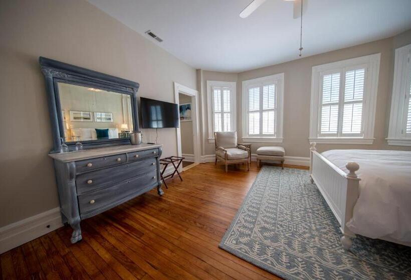 Номер Deluxe, The Edenton Collection Captain S Quarters Inn