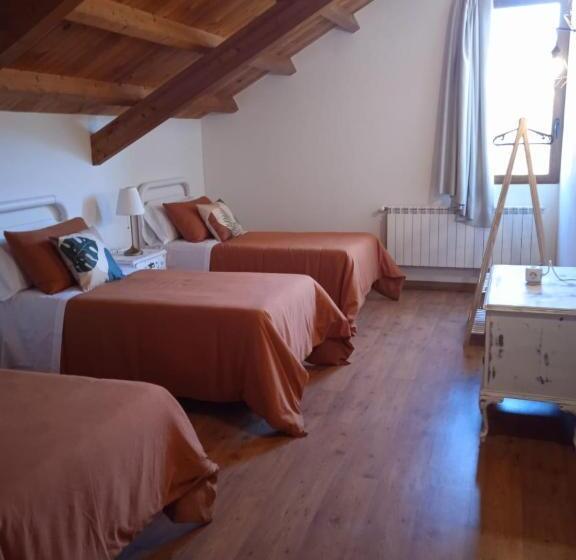 Трехместный Номер Базовый, Albergue De Peregrinos Santa Marina