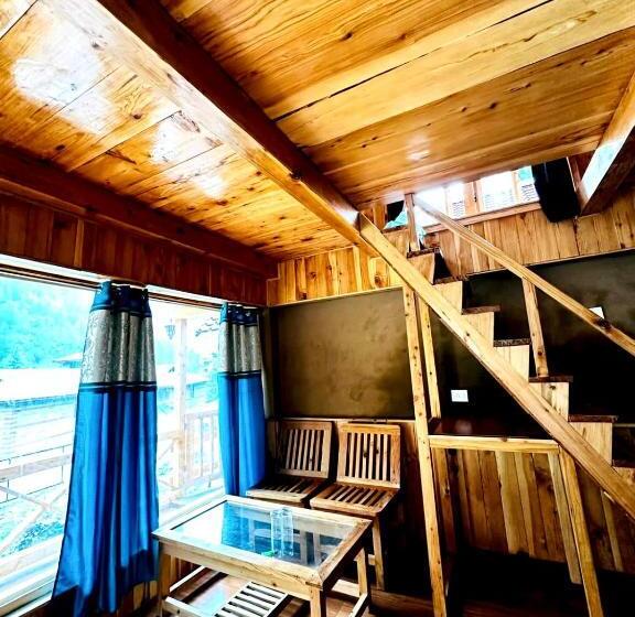 발코니 디럭스 룸, The Forest Cabin Jibhi