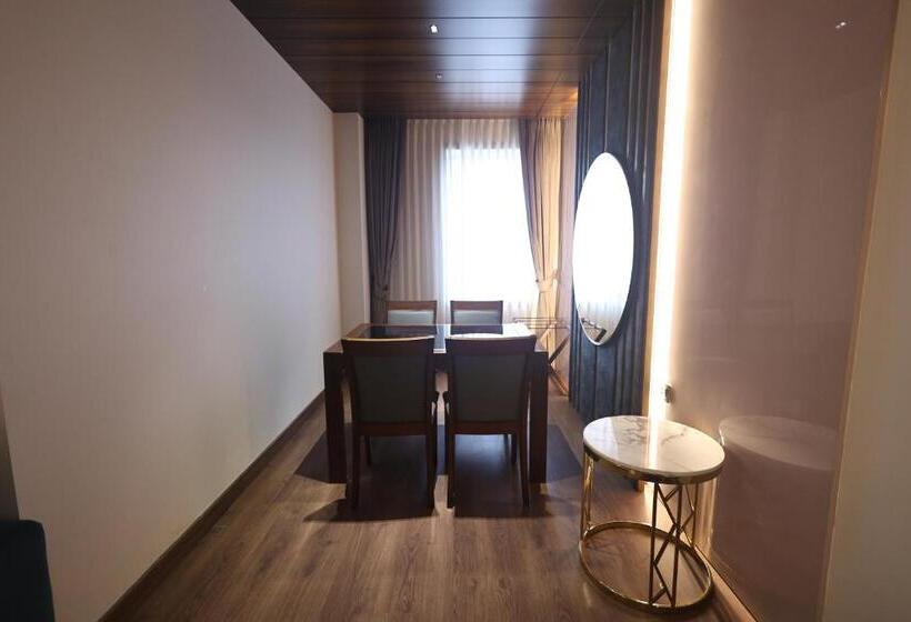 Люкс с Балконом, The Ramayana Hotel, Ayodhya