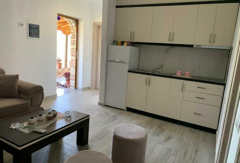 اتاق استاندارد سه نفره, Vokopola Villa