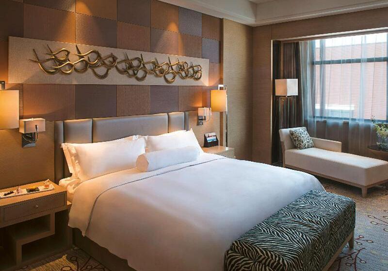 اتاق لوکس با تخت بزرگ, Movenpick  Enshi
