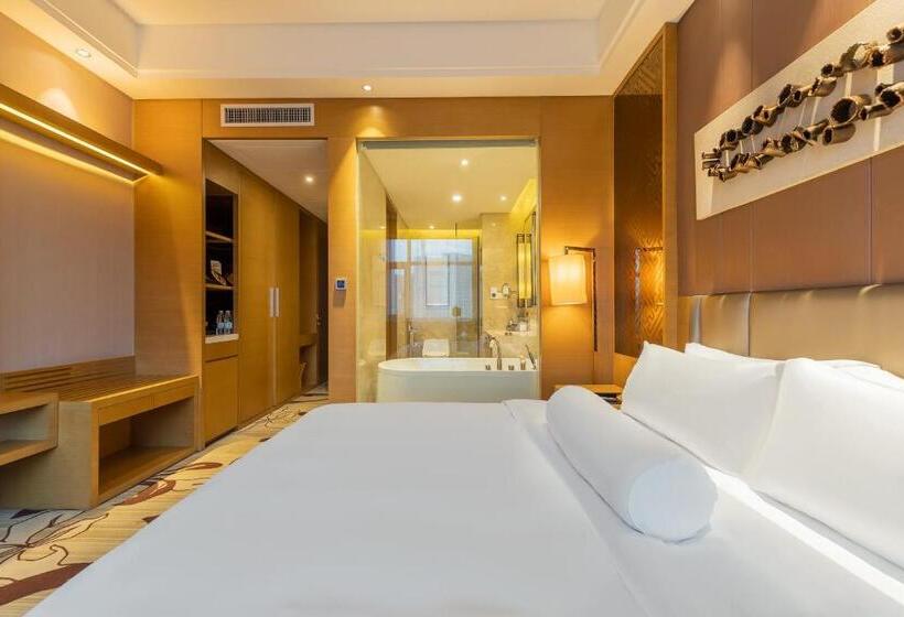 اتاق لوکس با تخت بزرگ, Movenpick  Enshi