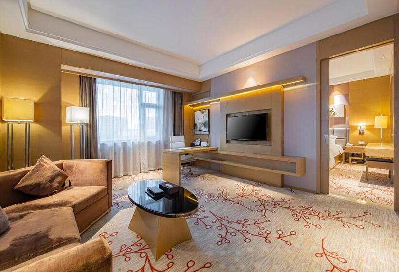 سوییت لوکس, Movenpick  Enshi