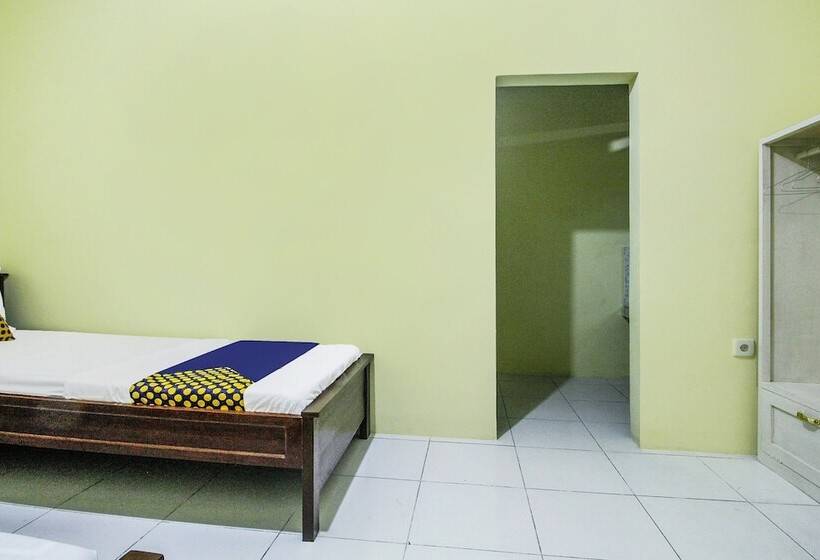 Номер Economy, Spot On 91606 Nadin Guest House