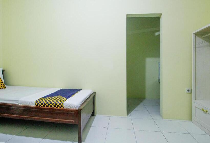 Номер Economy, Spot On 91606 Nadin Guest House