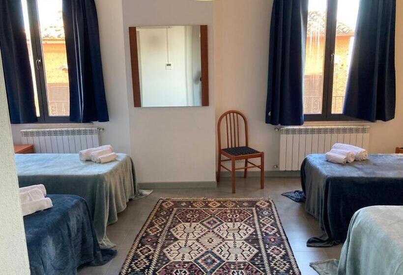غرفة قياسية رباعية, Locanda Le Ginestre