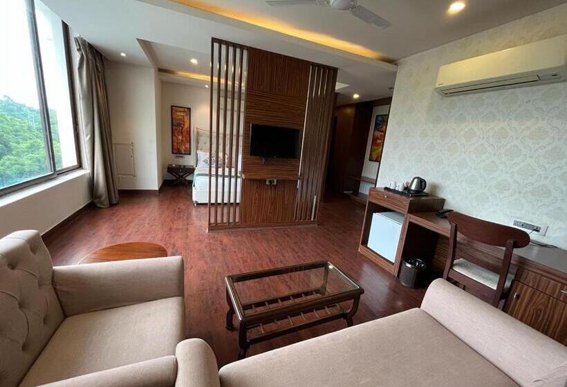 Люкс, Pinaka Hotels & Resorts